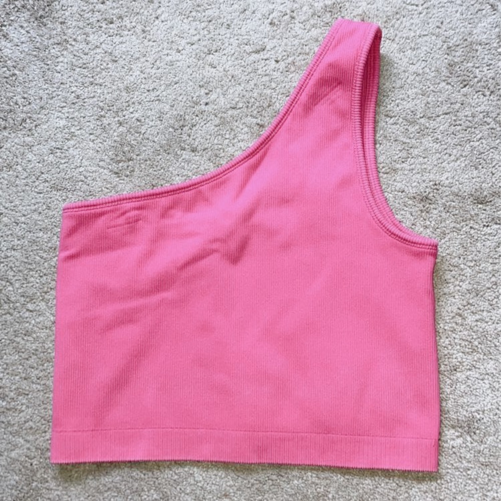 Off the shoulder, pink crop